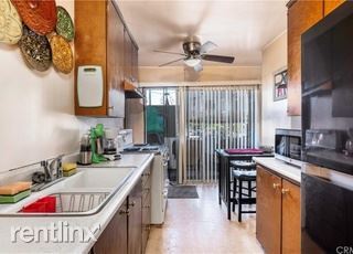Building Photo - 1 br, 1 bath Condo - 1260 E 4th St Apt 3