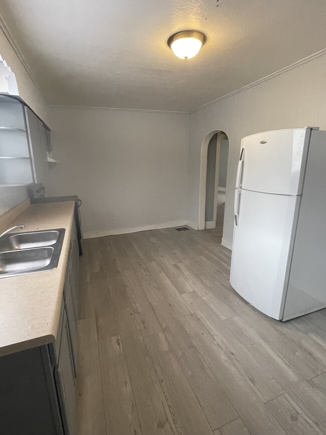 Building Photo - 1131 S 13th St