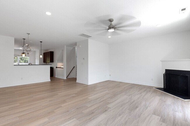 Foto del edificio - Stunning 3BR/3.5BA Townhome | 2,300+ Sq Ft...