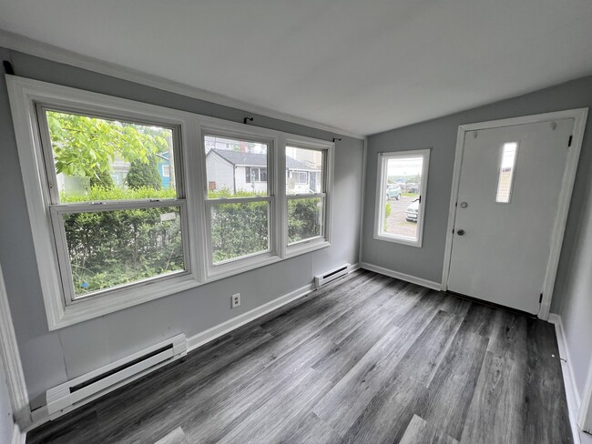Building Photo - 458 River Styx Rd