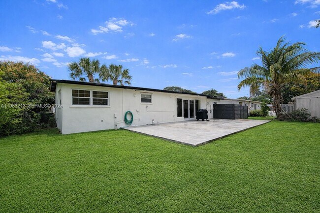 Foto del edificio - 6885 NW 14th Ct