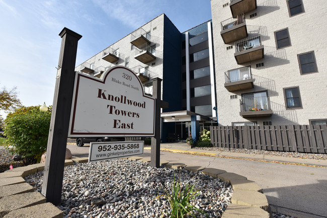 Exterior - Knollwood Towers East Apartments