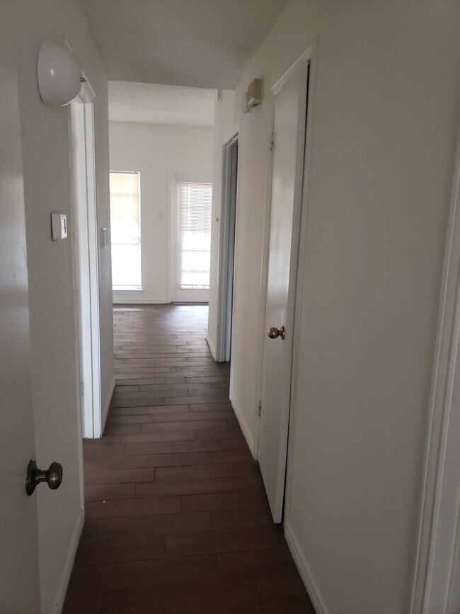 Building Photo - 3621 W Northgate Dr