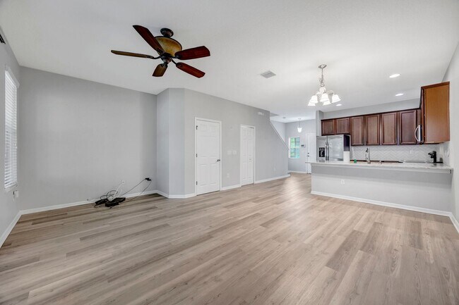Foto del edificio - 3 Bedroom 2 Bathroom Townhouse