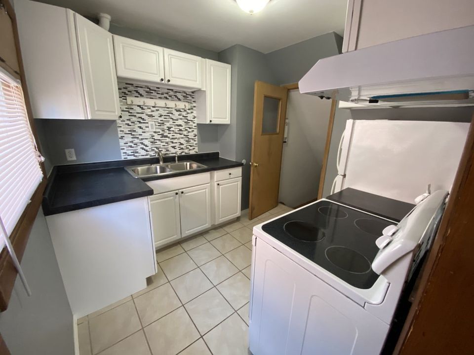 Primary Photo - 3025 N Frederick Ave