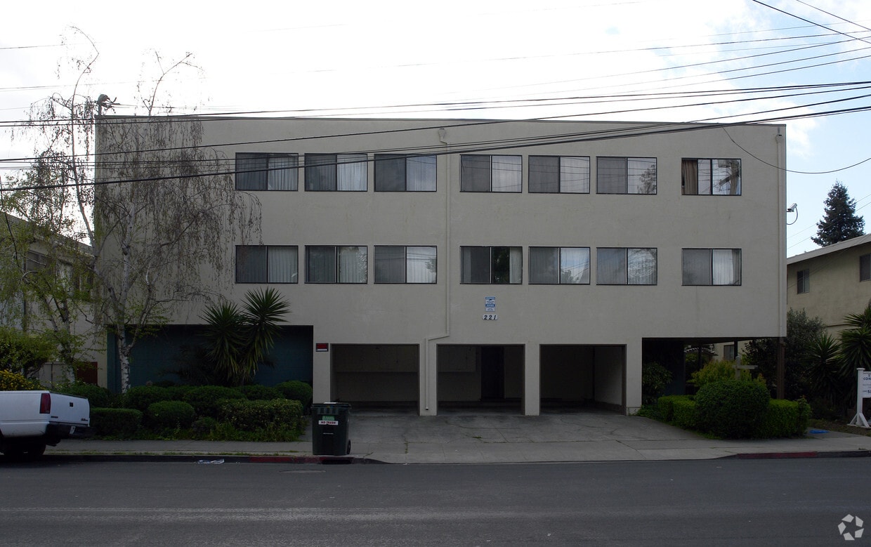 Building Photo - 221 Harrison Ave