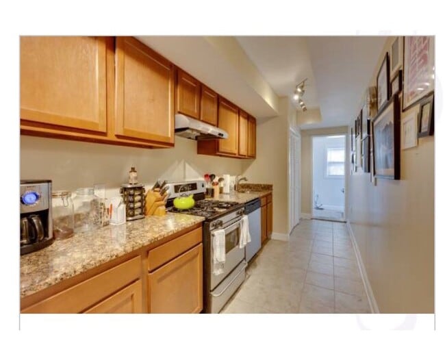 Building Photo - 1223 Orren St NE