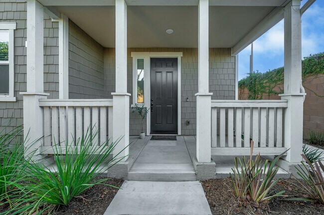 :Lovely front entry - 16 Manzanita Ln