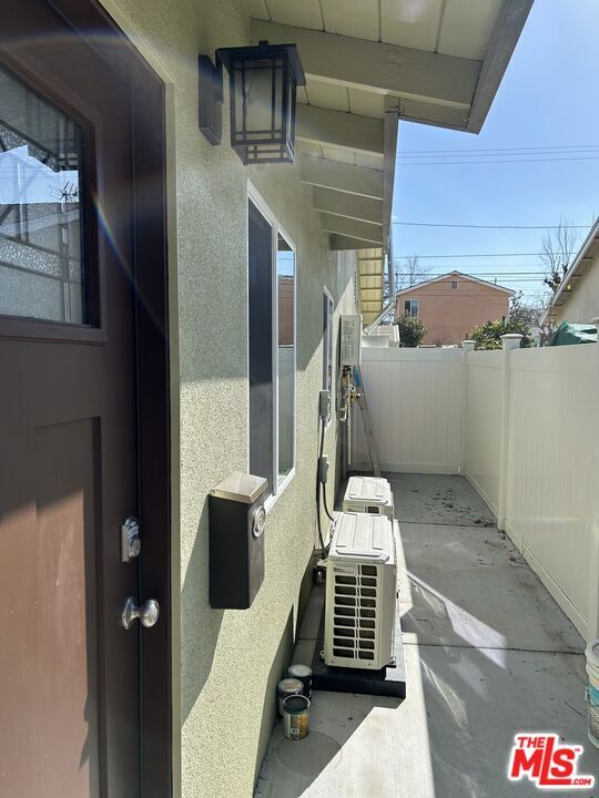 Foto del edificio - 23954 Hartland St