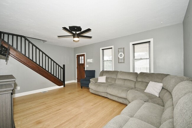 Building Photo - Beautiful 3 Bedrooms, 1 bathroom House Available Now!