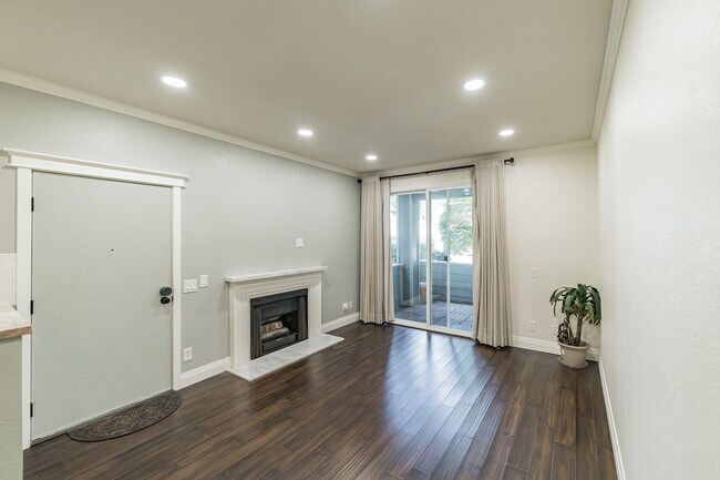 Building Photo - 3550 Buttonwood Ter