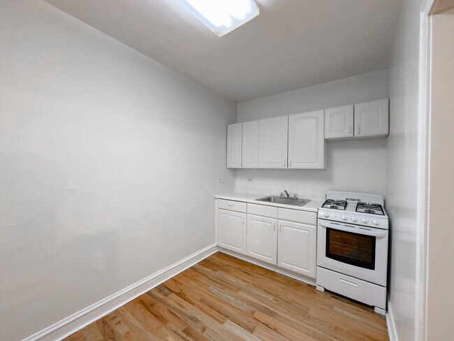 Foto del edificio - 545 W Wellington Ave