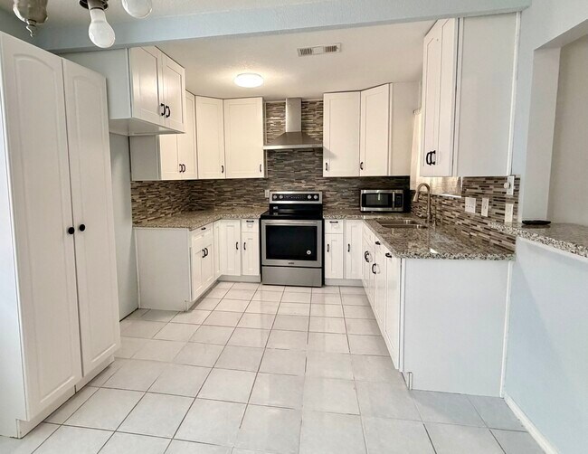Foto del edificio - 13715 Flagstone Dr