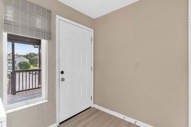 Building Photo - 2 bed 2 baths condo in Wildwood