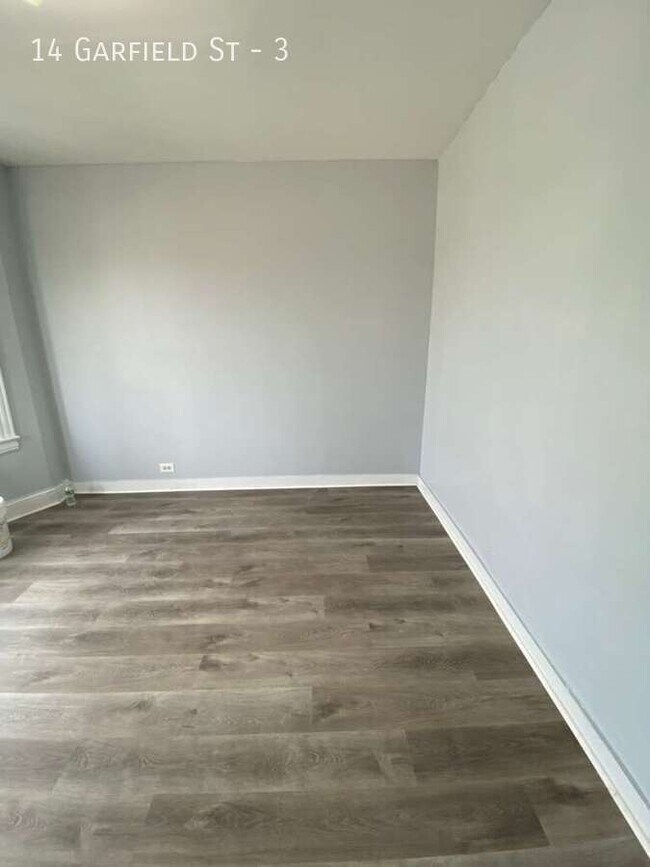 Building Photo - 14 Garfield St