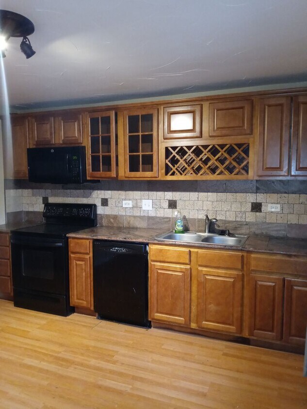 Foto principal - 9434 E Girard Ave