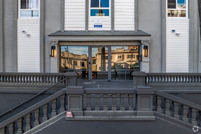 Entrance - 747 S New Hampshire