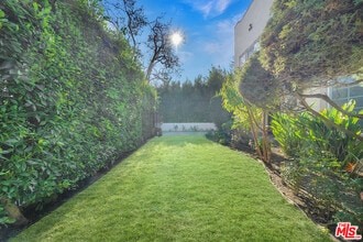 Building Photo - 743 N Las Palmas Ave