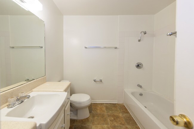 Mauna Loa Evergreen Apartments L C Fullerton Ca Bathroom Mauna Loa Evergreen Apartments L C