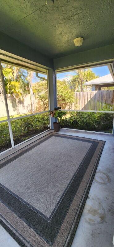 Foto del edificio - 2073 Cove Ln