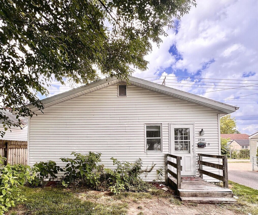 2528 Milburn Blvd, Mishawaka, IN 46544 House Rental in Mishawaka, IN