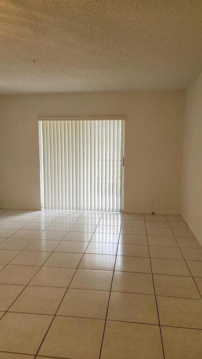 Foto del edificio - 4394 NW 9th Ave