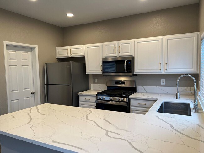 Building Photo - 2 br, 2.5 bath House - 2594 Lazy Saddle Drive
