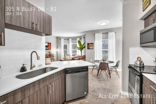 Foto del edificio - 305 N Bluff Dr