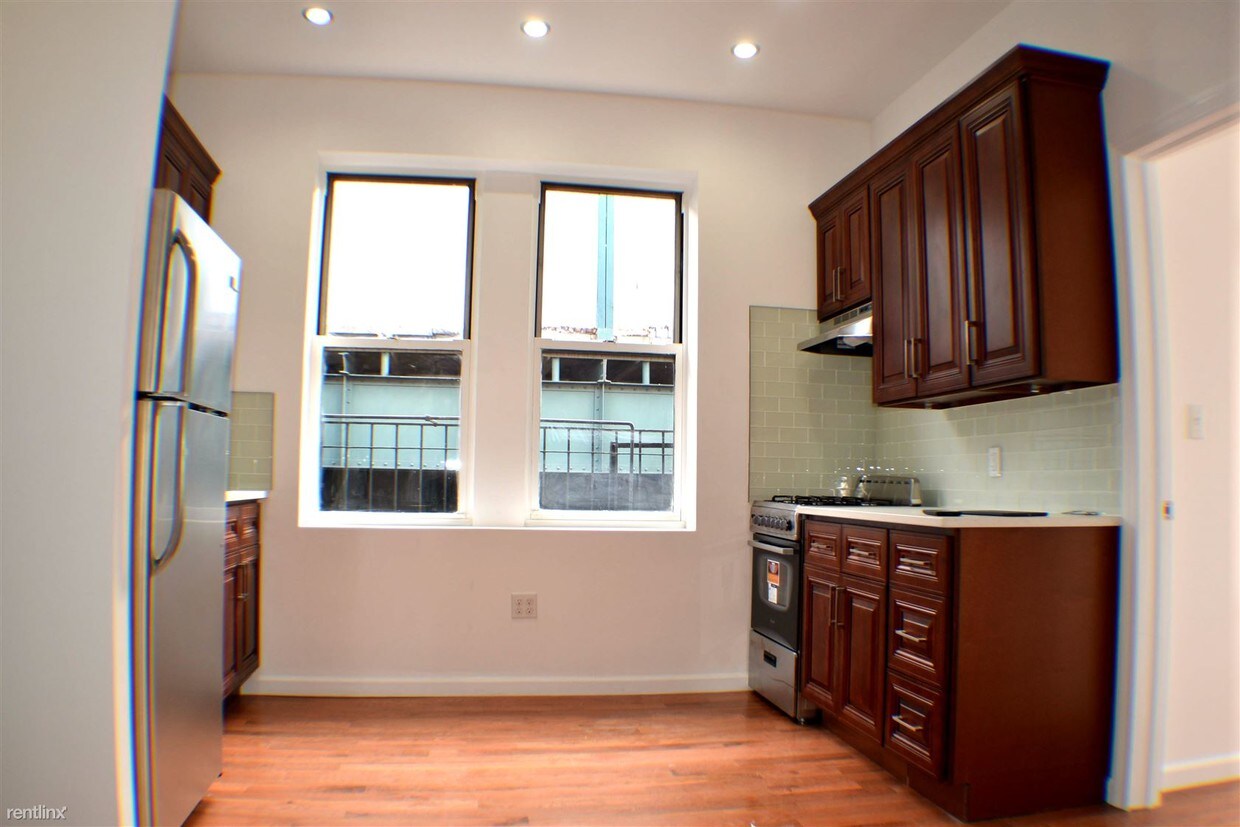 Primary Photo - 3018 Broadway