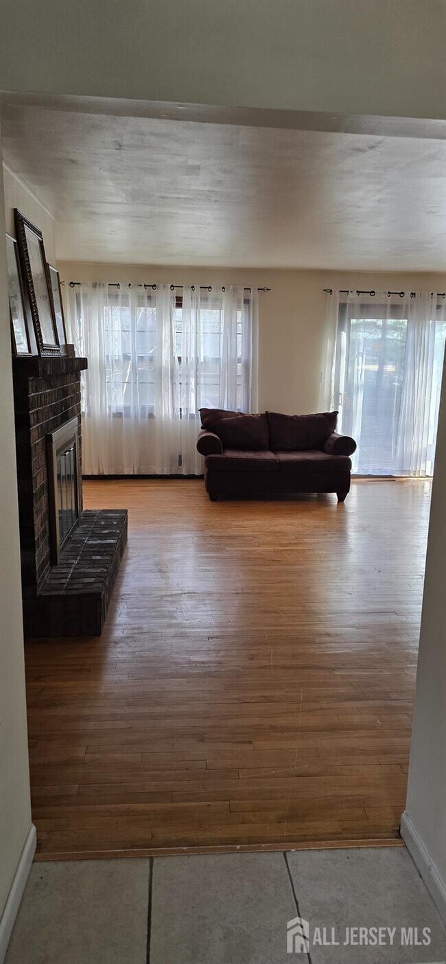 Foto del edificio - 78 Highview Dr