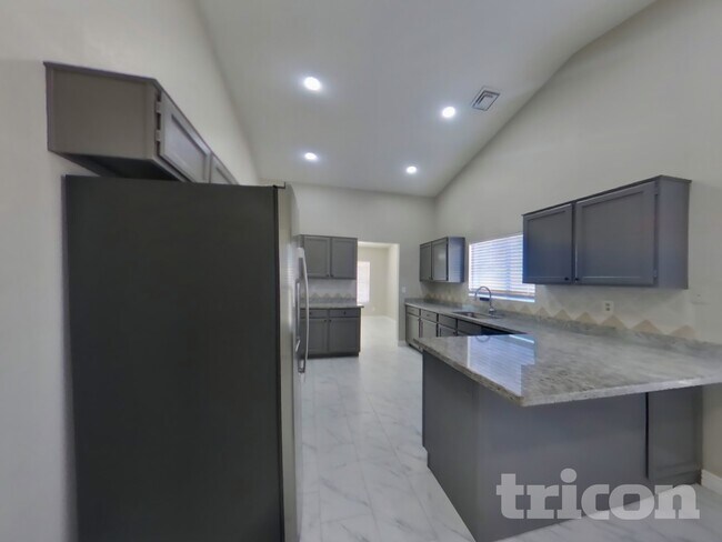 Foto del edificio - 4947 E Greenway Cir