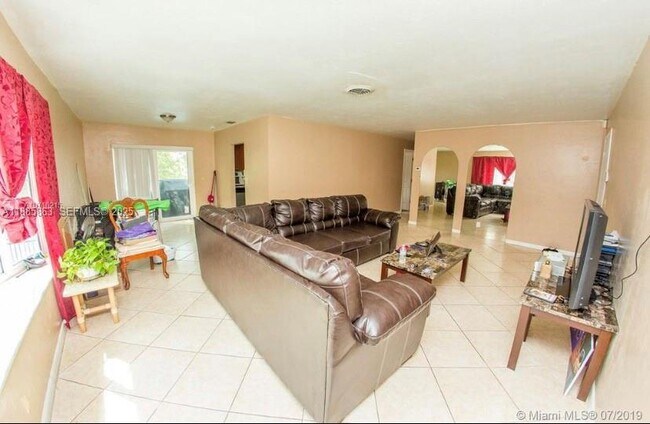 Foto del edificio - 5333 NW 18th St