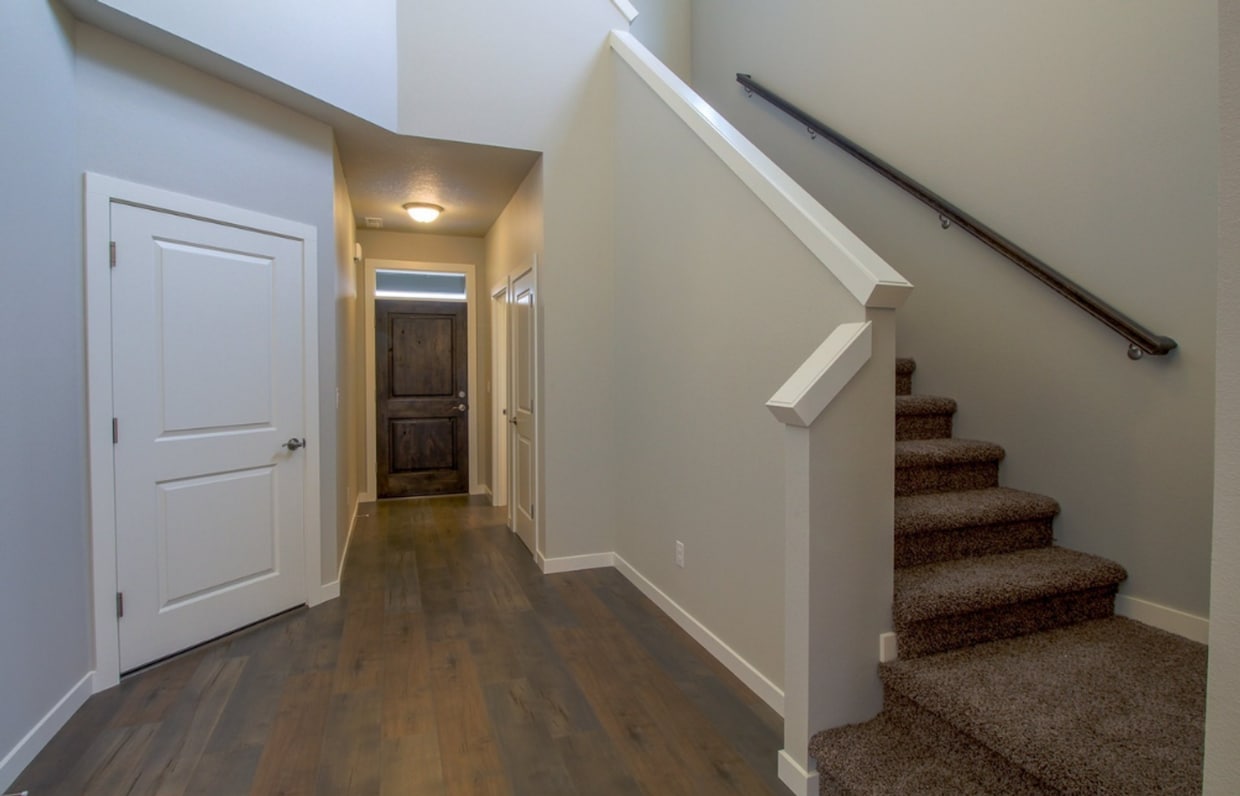 Primary Photo - Beautiful 3 Bedroom 2.5 Bathroom with Prim...