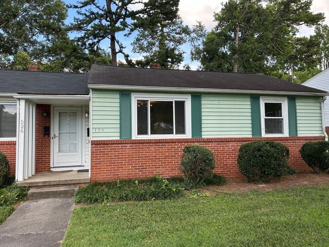 Building Photo - Updated 2 bedroom/ 1 bathroom condo locate...