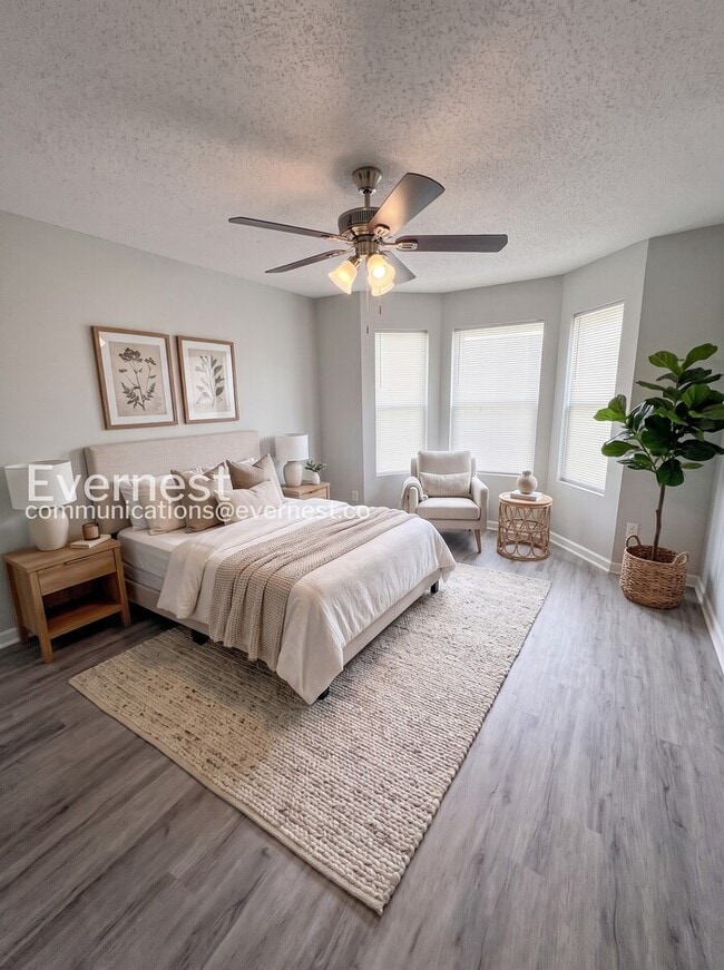 Building Photo - 3 Bed, 2 Bath Home with Garage / Pet-Friendly / Available Now!