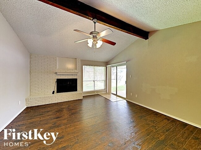 Building Photo - 3829 Del Rio Dr