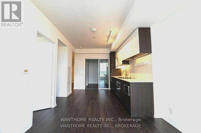 Photo du bâtiment - 898 Portage Pkwy