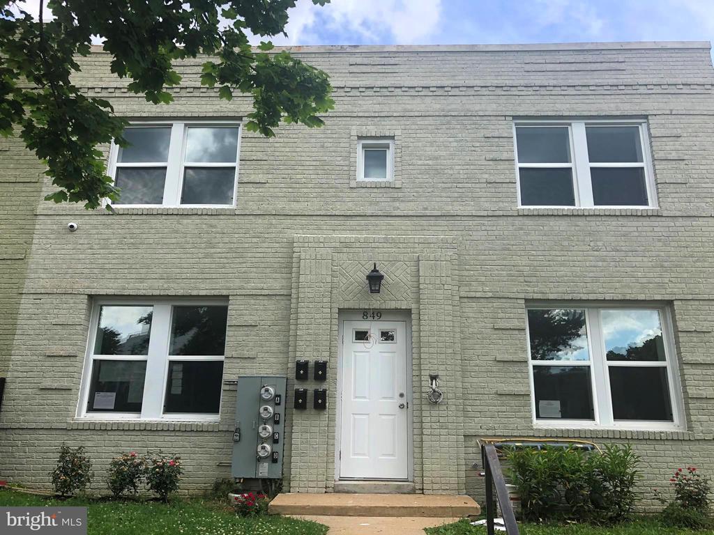 Primary Photo - 849 19th St NE