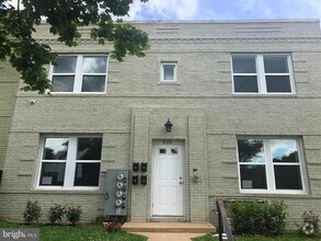 Building Photo - 849 19th St NE