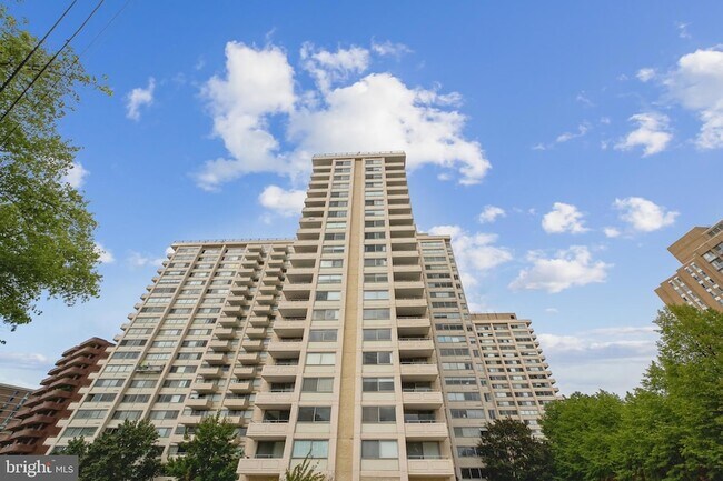 Foto del edificio - 5500 Friendship Blvd