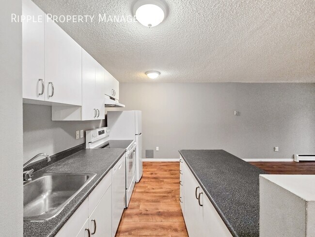 Building Photo - NEWLY RENOVATED 1 Beds, 1 Baths Apartment/Condo | No Pets Allowed