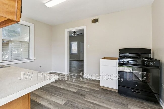 Building Photo - 4200-4202 5th St
