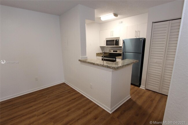 Building Photo - 2881 N Oakland Forest Dr