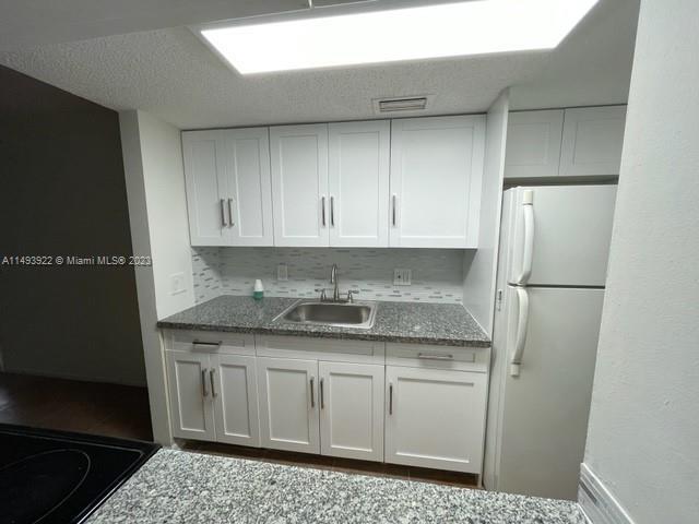 Foto del edificio - 4381 W McNab Rd