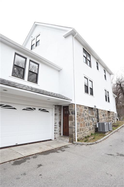 Building Photo - 24 Comly Ave