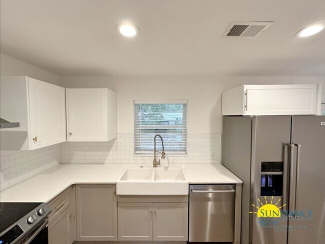 Foto del edificio - Beautifully Renovated Open Floorplan Home!