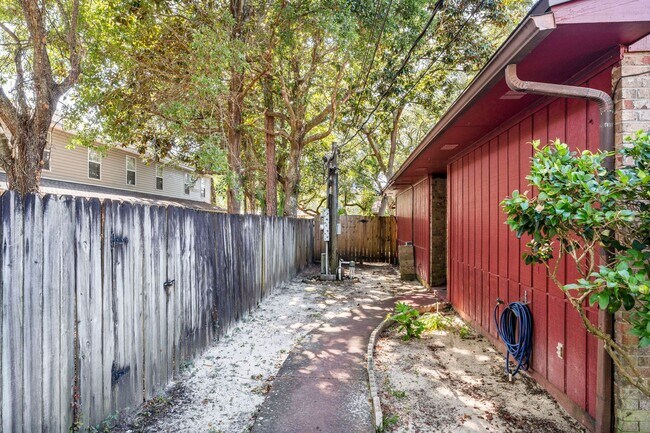 Building Photo - 2 Bedroom Townhouse in Ft. Walton Beach!