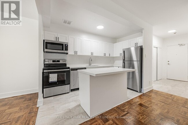 Building Photo - 2500 Bathurst St