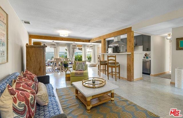 Building Photo - 3967 East Sunny Dunes Road, Palm Springs, ...