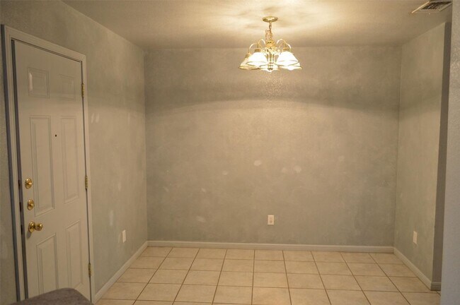 Foto del edificio - 1201 Nicholas Circle - B